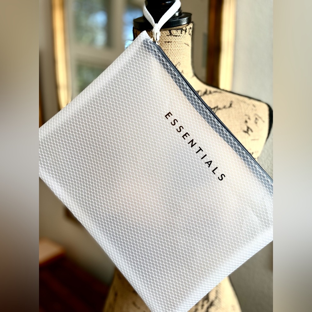 Wet Dry pouch bag. ESSENTIAL clutch for any use, you choose. size 12 X 9.